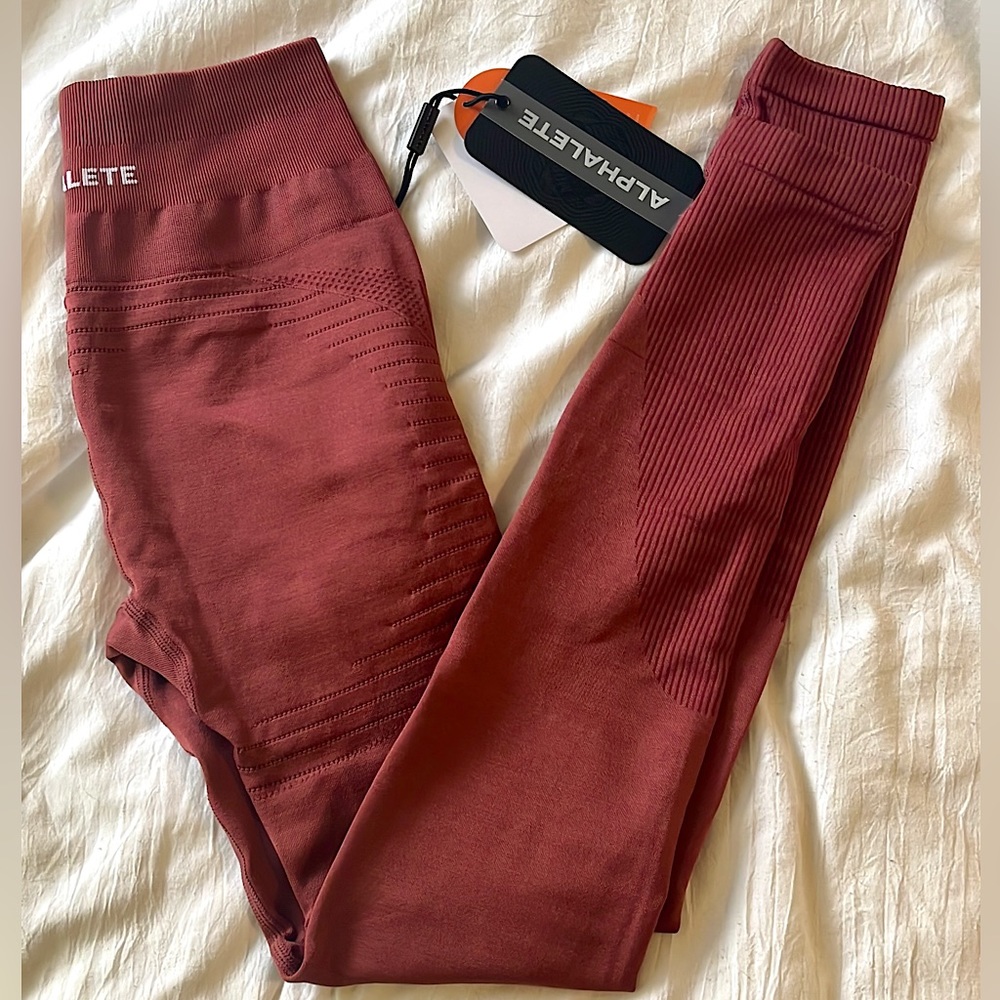 Alphalete Ozone Leggings. Size XS. NWT